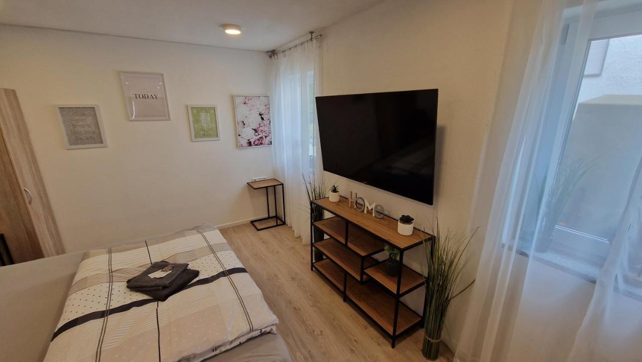 Appartment-Ferienwohnung Mit Kueche, Bad, Kostenlos Wlan, Modern Eingerichtet Roding Exterior foto